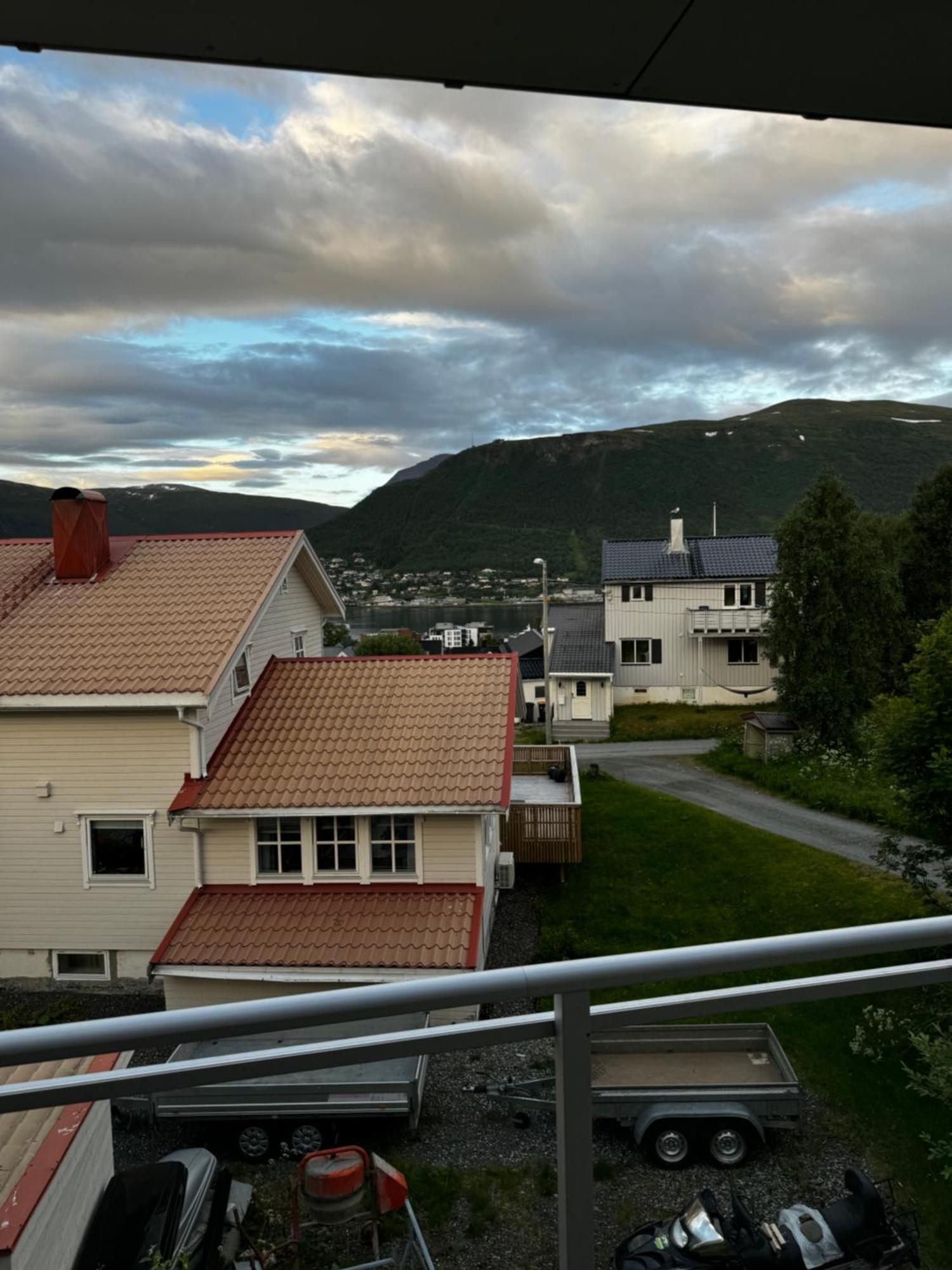 Sentral Leilighet Med Fantastisk Utsikt Тромсё Экстерьер фото